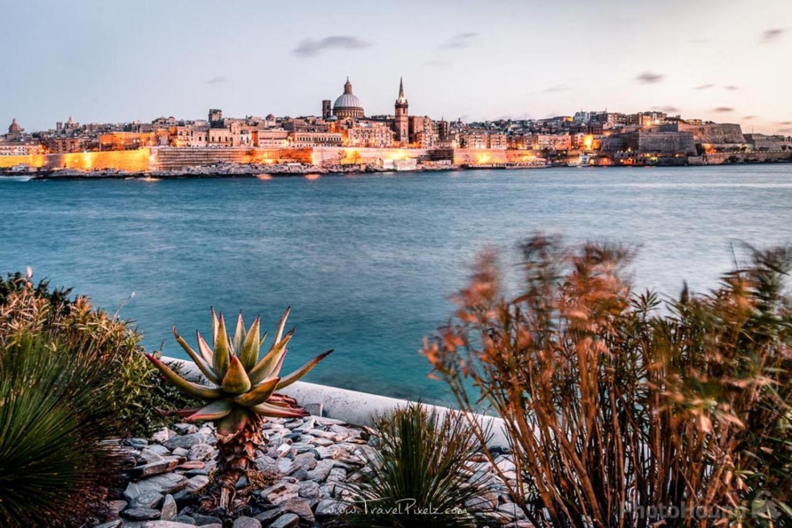 Exceptional 3-Bedroom Apartment, Sliema - Tigne Point! Buitenkant foto